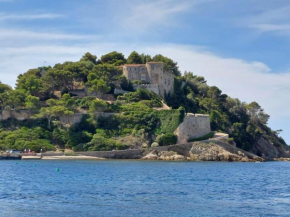 Bormes les Mimosas, Hameau de Cabasson, à 400m de la mer et du fort de Bregançon, Villa classée 3 étoiles, de 2 à 10 personnes